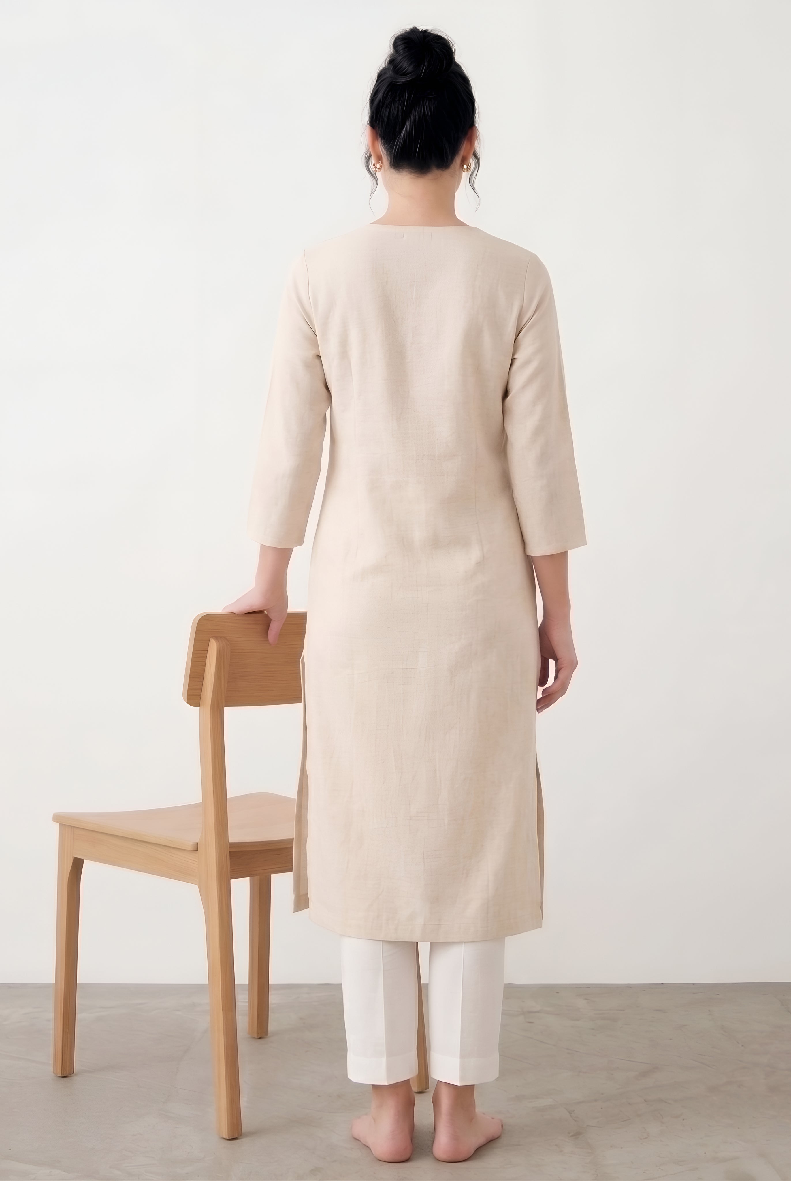 Ivory floral embroidered cotton straight fit kurta for women
